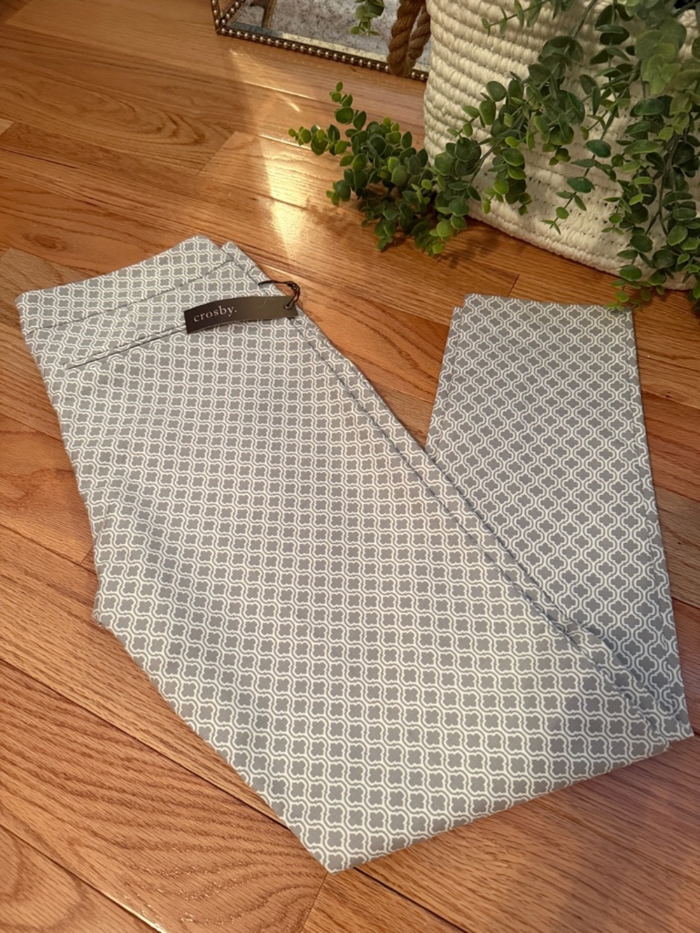 CROSBY PANTS SLACKS GRAY AND WHITE PRINT SIZE 6